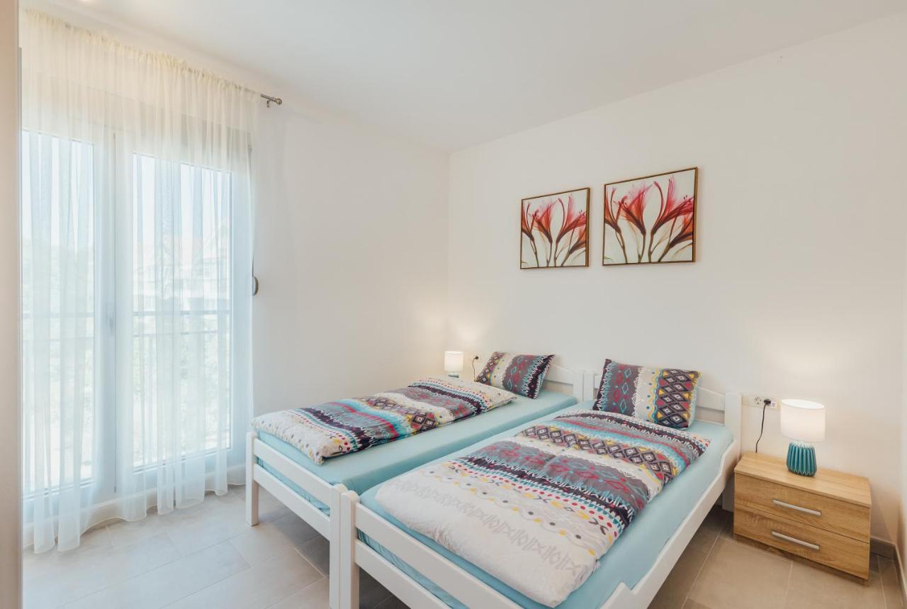 Apartments Villa Swissmonte แฮร์เซ็ก-โนวี ภายนอก รูปภาพ